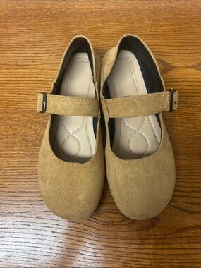 Mary Jane Flats in Tan - Comfortable Everyday Shoes